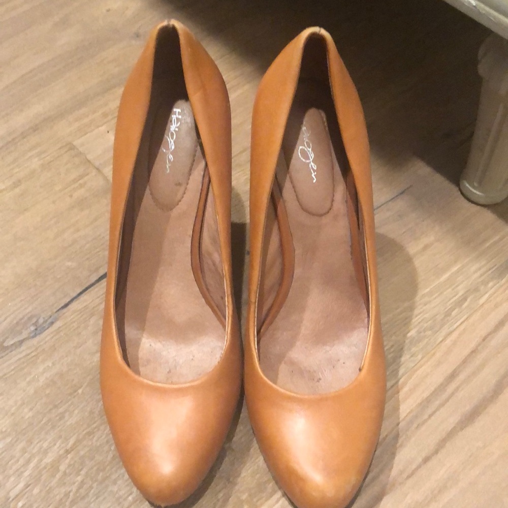 Halogen Size 7 Stacked leather Pumps